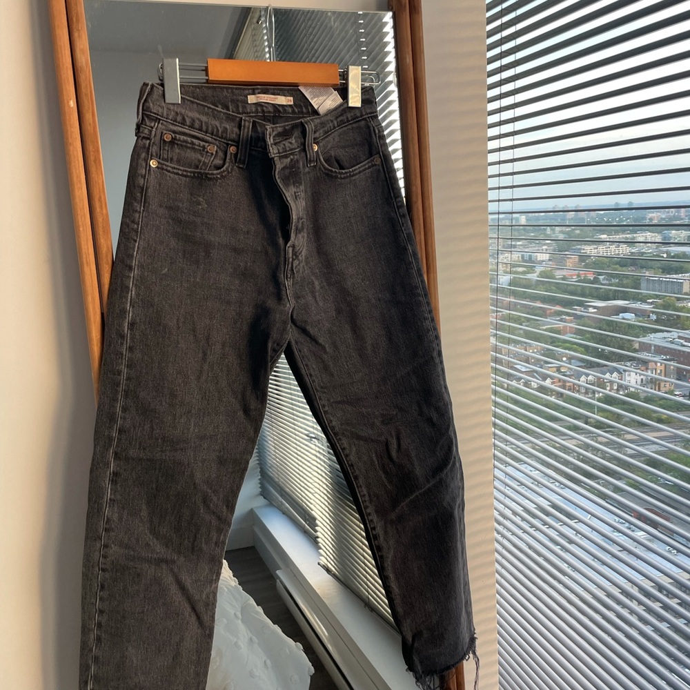Levis Straight Black Jean Size 26